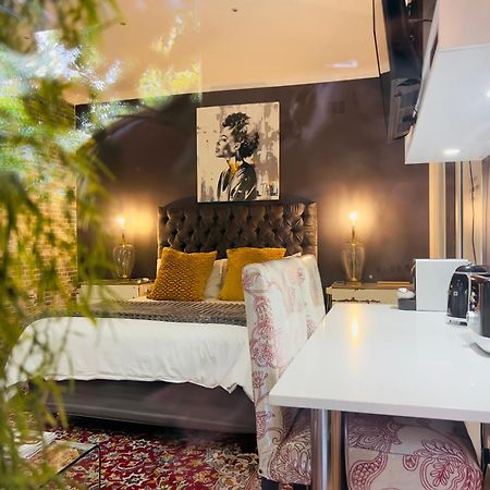 Art-Inspired Bedroom Close To Cbd Mossel Bay Exterior photo