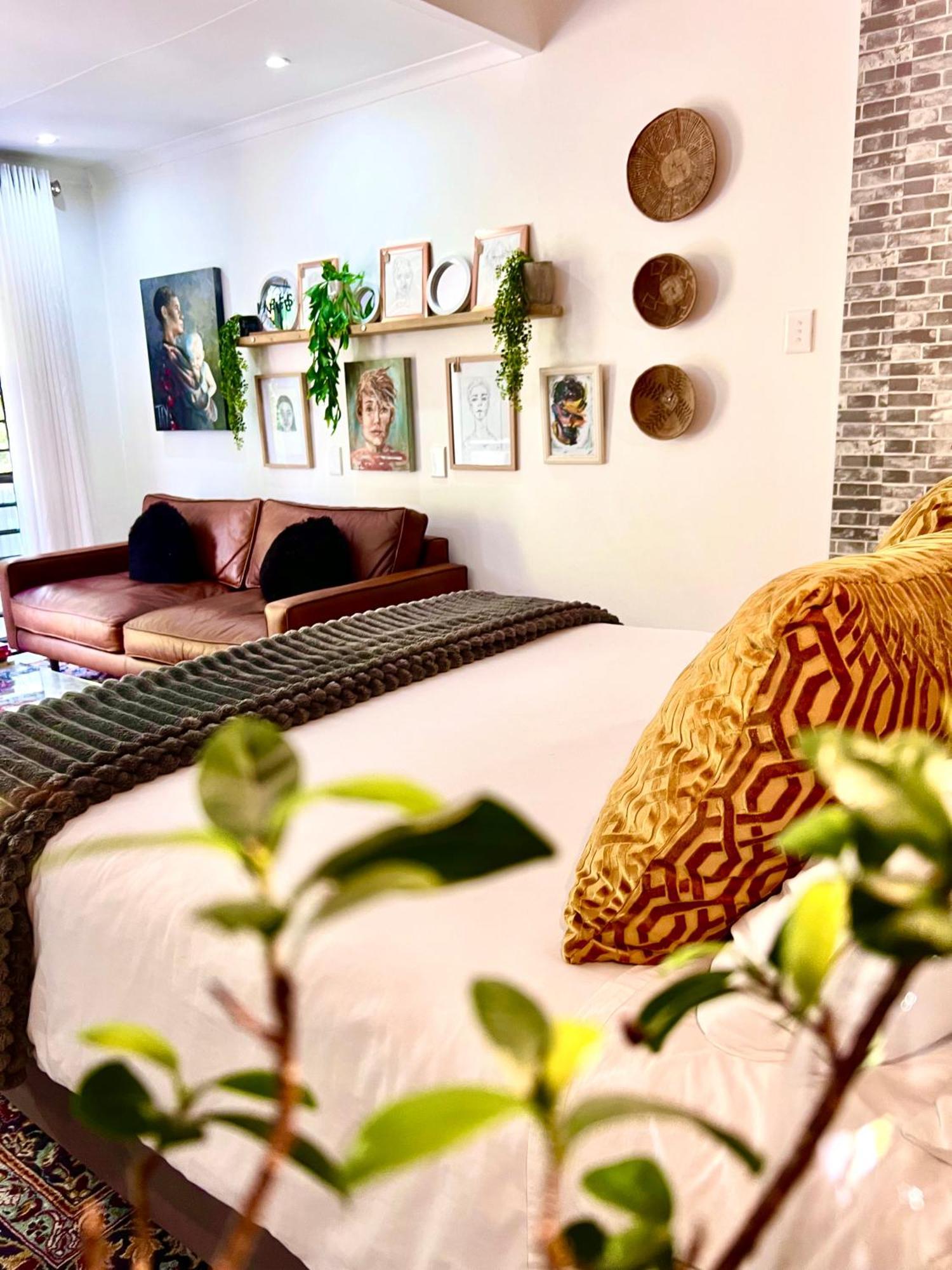 Art-Inspired Bedroom Close To Cbd Mossel Bay Exterior photo